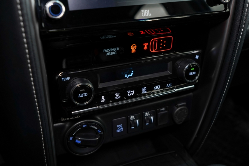 Carro Toyota HILUX SW4