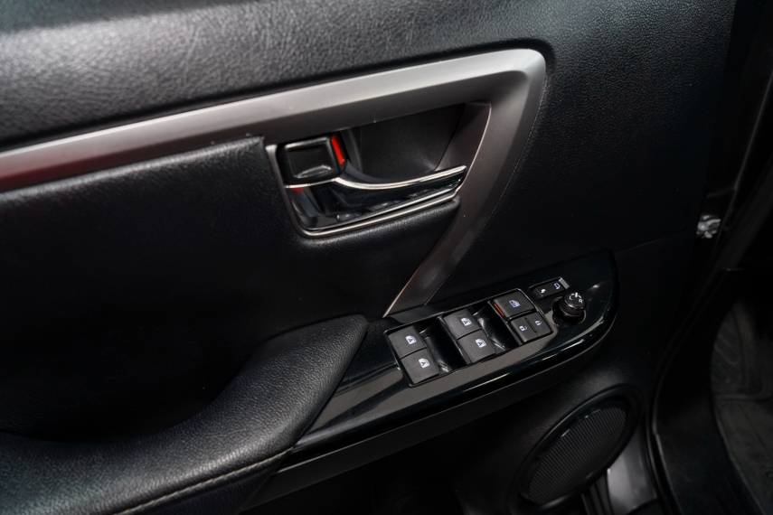 Carro Toyota HILUX SW4
