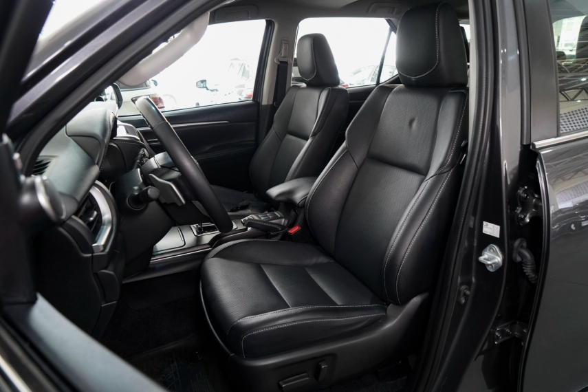 Carro Toyota HILUX SW4