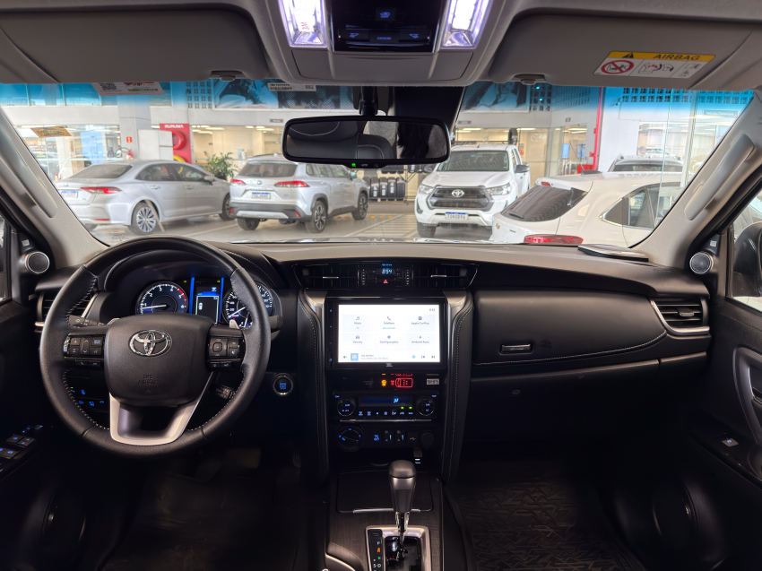 Toyota HILUX SW4 2.8 D-4D TURBO DIESEL SRX PLATINUM 4X4 AUTOMÁTICO 15