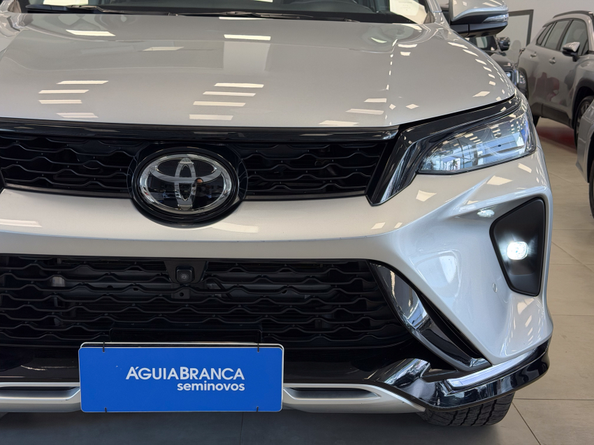Toyota HILUX SW4 2.8 D-4D TURBO DIESEL SRX PLATINUM 4X4 AUTOMÁTICO 4