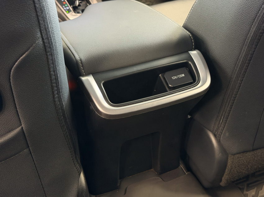 Toyota HILUX SW4 2.8 D-4D TURBO DIESEL SRX PLATINUM 4X4 AUTOMÁTICO 30