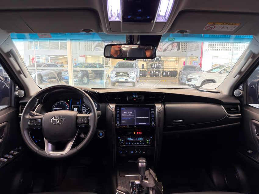 Toyota HILUX SW4 2.8 D-4D TURBO DIESEL SRX 4X4 AUTOMÁTICO 14
