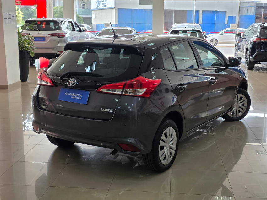 Toyota YARIS 1.5 16V FLEX XL MULTIDRIVE 8