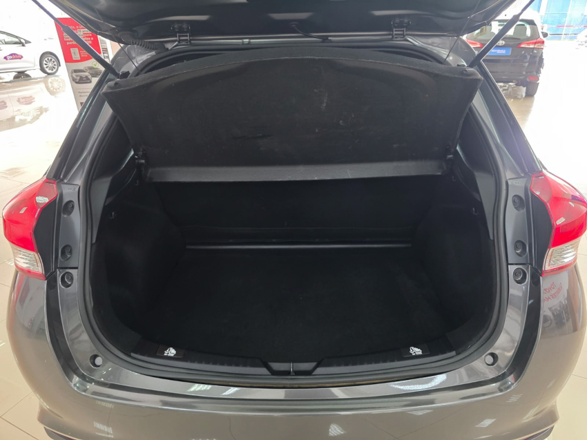 Toyota YARIS 1.5 16V FLEX XL MULTIDRIVE 9