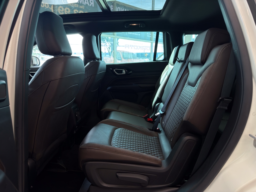 JEEP COMMANDER 1.3 T270 TURBO FLEX OVERLAND AT6 30
