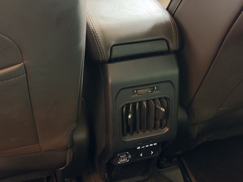 JEEP COMMANDER 1.3 T270 TURBO FLEX OVERLAND AT6 29