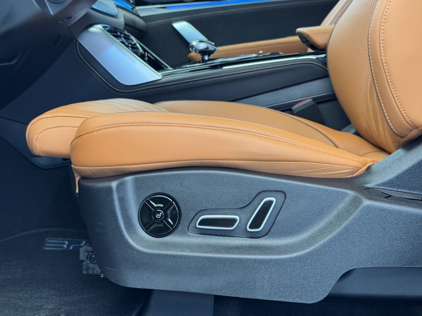 Carro BYD TAN