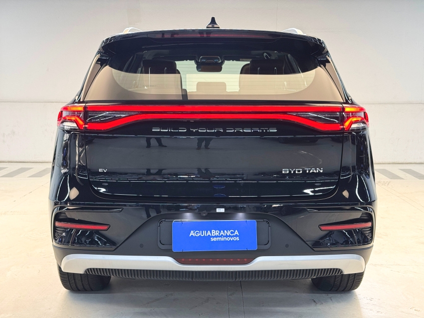 Carro BYD TAN