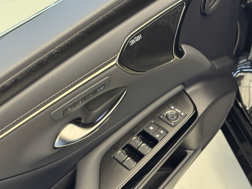 Carro Lexus ES 300h