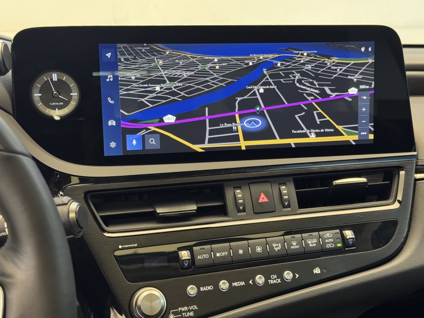 Carro Lexus ES 300h