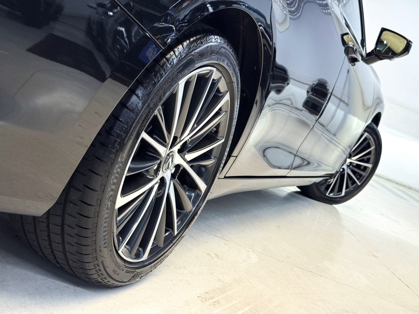 Carro Lexus ES 300h