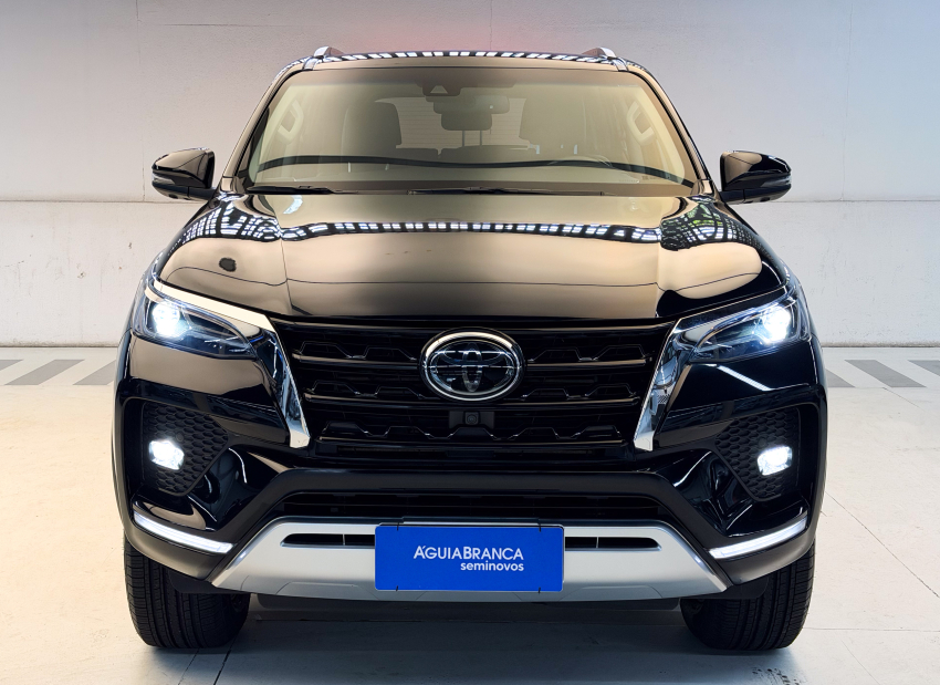 Toyota HILUX SW4 2.8 D-4D TURBO DIESEL SRX PLATINUM 4X4 AUTOMÁTICO 3