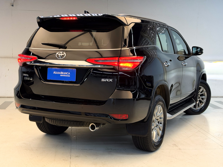 Toyota HILUX SW4 2.8 D-4D TURBO DIESEL SRX PLATINUM 4X4 AUTOMÁTICO 10
