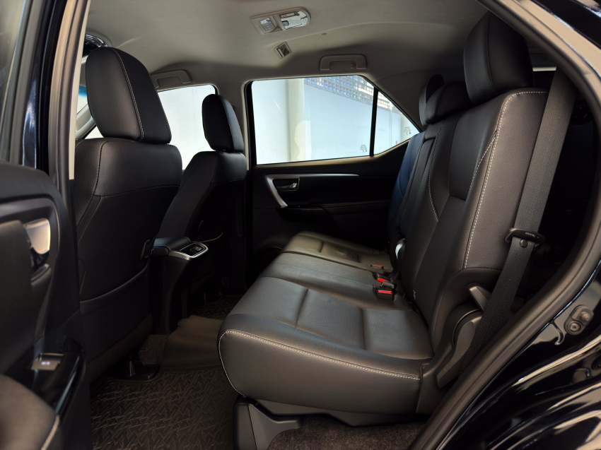 Toyota HILUX SW4 2.8 D-4D TURBO DIESEL SRX 4X4 AUTOMÁTICO 26
