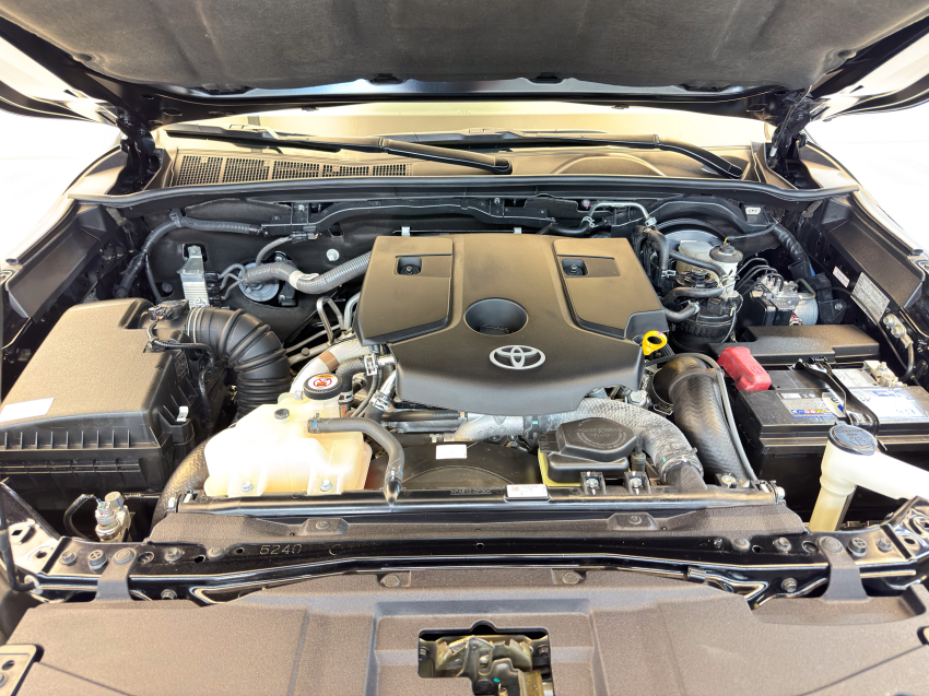 Toyota HILUX SW4 2.8 D-4D TURBO DIESEL SRX 4X4 AUTOMÁTICO 6