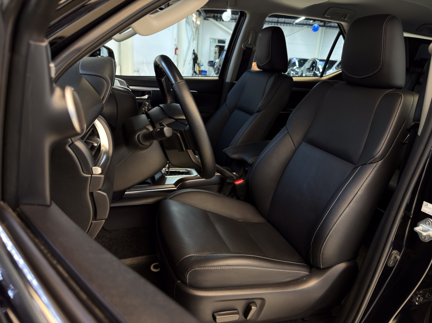 Toyota HILUX SW4 2.8 D-4D TURBO DIESEL SRX 4X4 AUTOMÁTICO 25