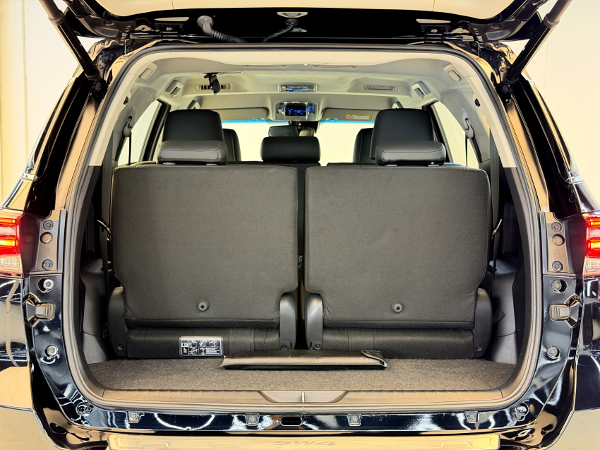 Toyota HILUX SW4 2.8 D-4D TURBO DIESEL SRX 4X4 AUTOMÁTICO 11