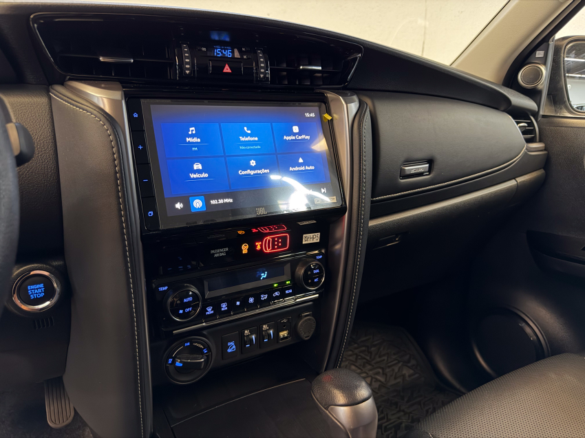 Toyota HILUX SW4 2.8 D-4D TURBO DIESEL SRX 4X4 AUTOMÁTICO 19