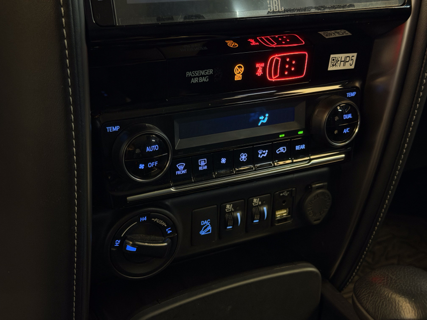 Toyota HILUX SW4 2.8 D-4D TURBO DIESEL SRX 4X4 AUTOMÁTICO 21