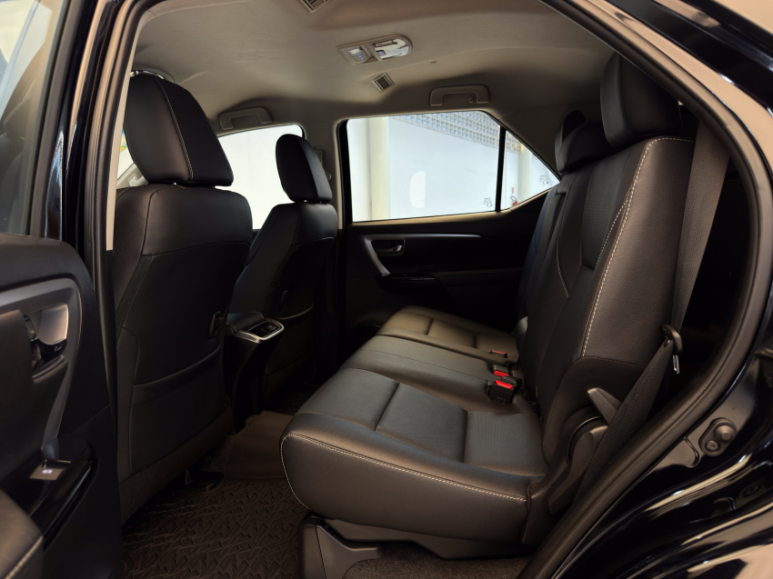 Toyota HILUX SW4 2.8 D-4D TURBO DIESEL SRX PLATINUM 4X4 AUTOMÁTICO 28