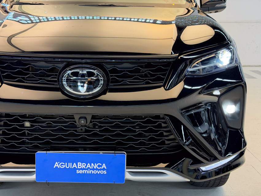 Toyota HILUX SW4 2.8 D-4D TURBO DIESEL SRX PLATINUM 4X4 AUTOMÁTICO 4