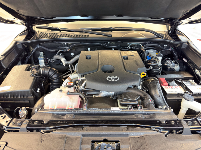 Toyota HILUX SW4 2.8 D-4D TURBO DIESEL SRX PLATINUM 4X4 AUTOMÁTICO 6