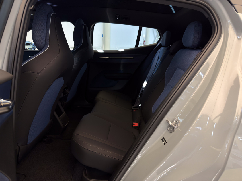Volvo EX30 69 KW ELÉTRICO ULTRA 23