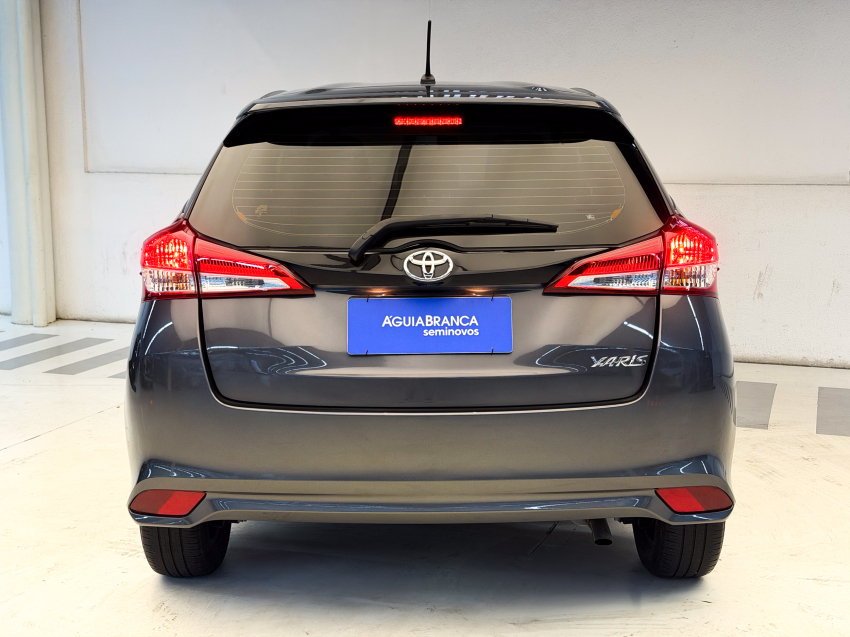 Toyota YARIS 1.5 16V FLEX XL MULTIDRIVE 9