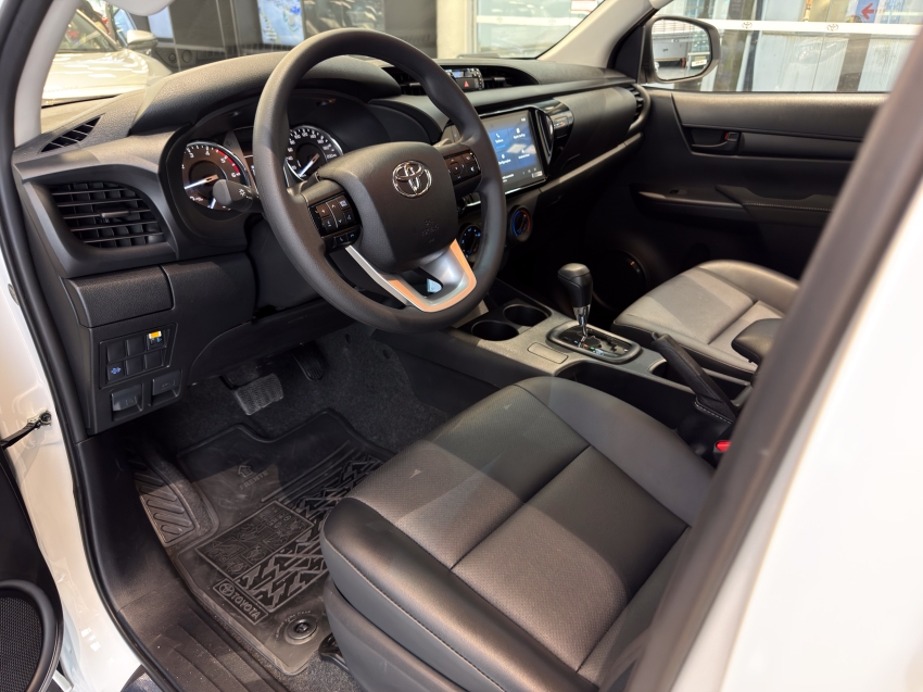 Toyota HILUX 2.8 D-4D TURBO DIESEL CD POWER PACK 4X4 AUTOMÁTICA 15