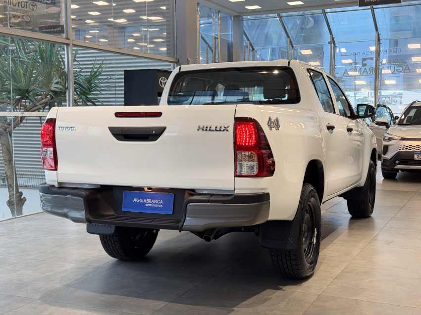 Toyota HILUX 2.8 D-4D TURBO DIESEL CD POWER PACK 4X4 AUTOMÁTICA 10