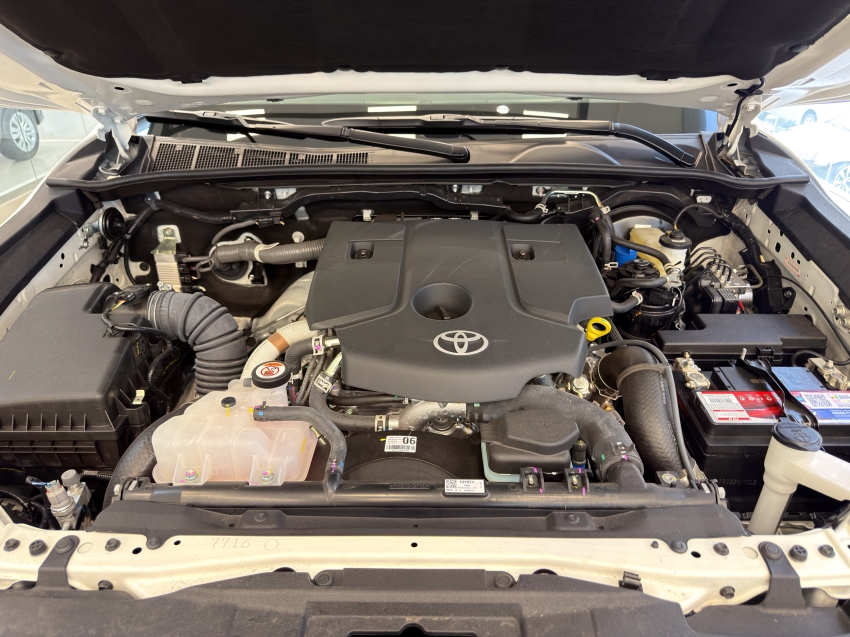 Toyota HILUX 2.8 D-4D TURBO DIESEL CD POWER PACK 4X4 AUTOMÁTICA 6