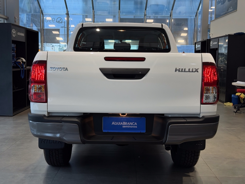 Toyota HILUX 2.8 D-4D TURBO DIESEL CD POWER PACK 4X4 AUTOMÁTICA 8