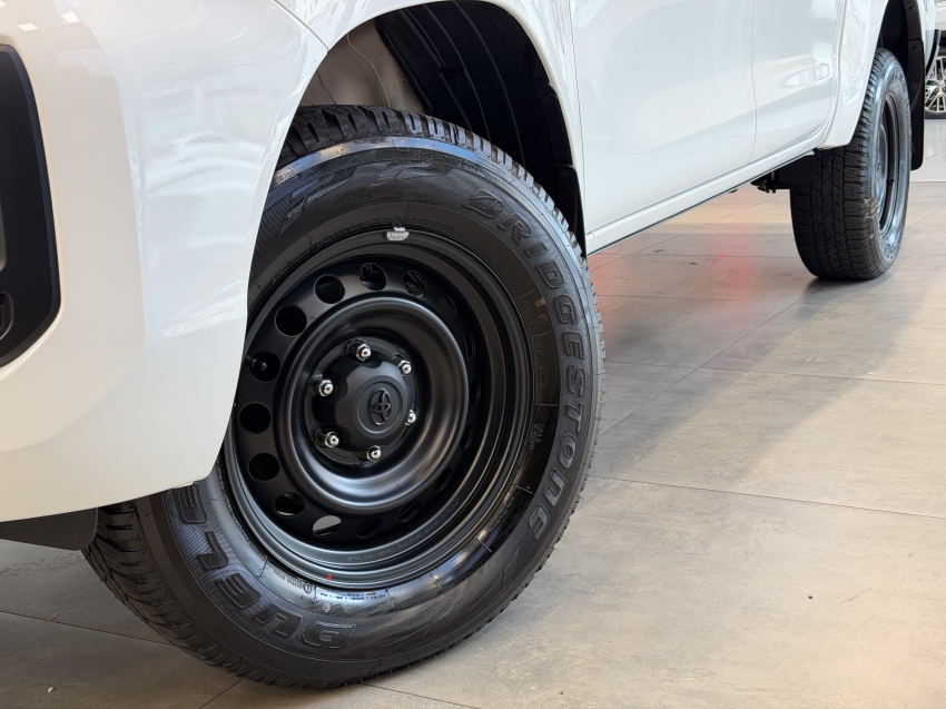 Toyota HILUX 2.8 D-4D TURBO DIESEL CD POWER PACK 4X4 AUTOMÁTICA 2