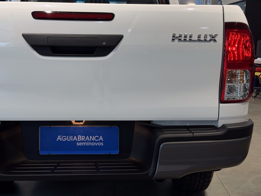 Toyota HILUX 2.8 D-4D TURBO DIESEL CD POWER PACK 4X4 AUTOMÁTICA 9