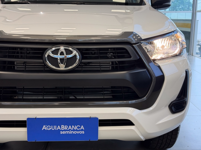 Toyota HILUX 2.8 D-4D TURBO DIESEL CD POWER PACK 4X4 AUTOMÁTICA 4