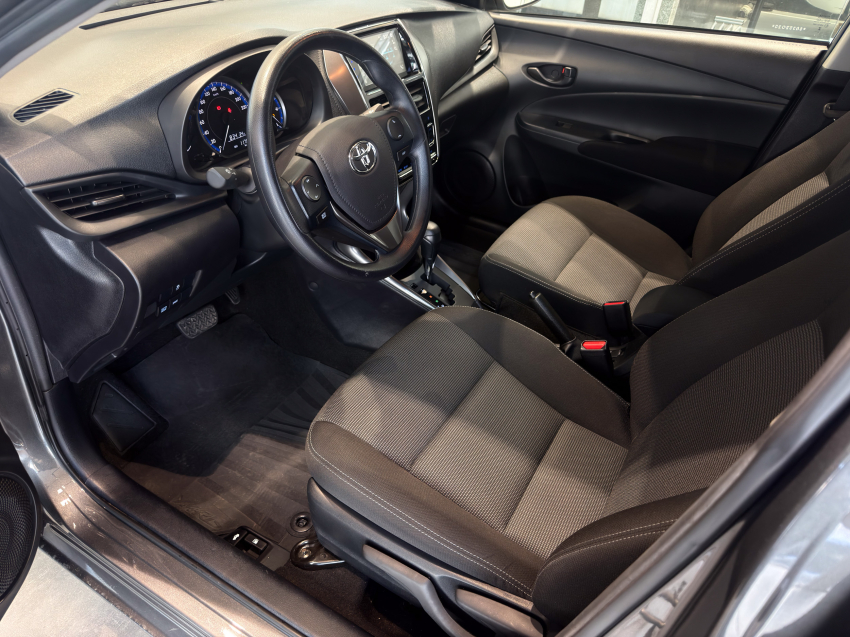 Toyota YARIS 1.5 16V FLEX SEDAN XL MULTIDRIVE 14