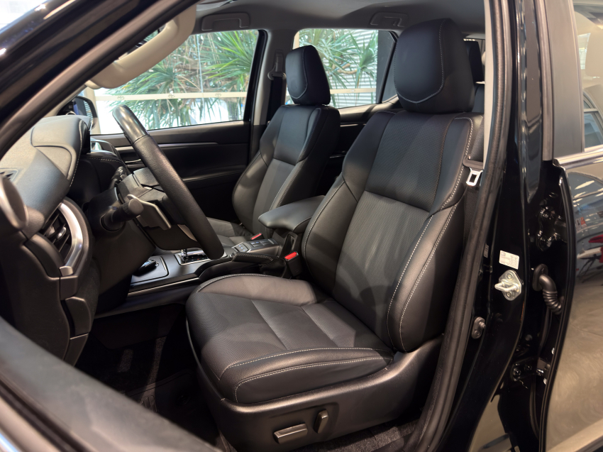 Toyota HILUX SW4 2.8 D-4D TURBO DIESEL SRX PLATINUM 7L 4X4 AUTOMÁTICO 26