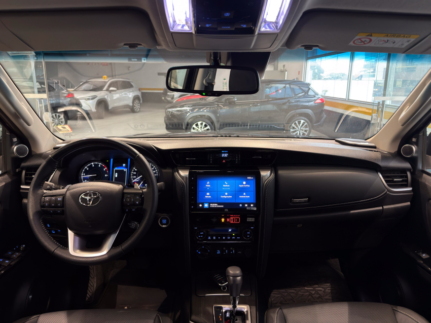 Toyota HILUX SW4 2.8 D-4D TURBO DIESEL SRX PLATINUM 7L 4X4 AUTOMÁTICO 15