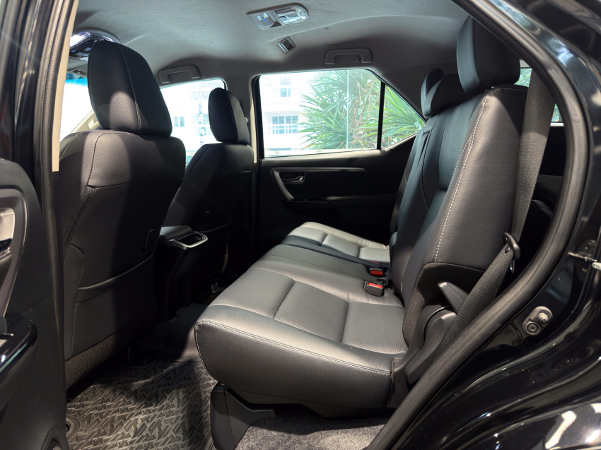 Toyota HILUX SW4 2.8 D-4D TURBO DIESEL SRX PLATINUM 7L 4X4 AUTOMÁTICO 28