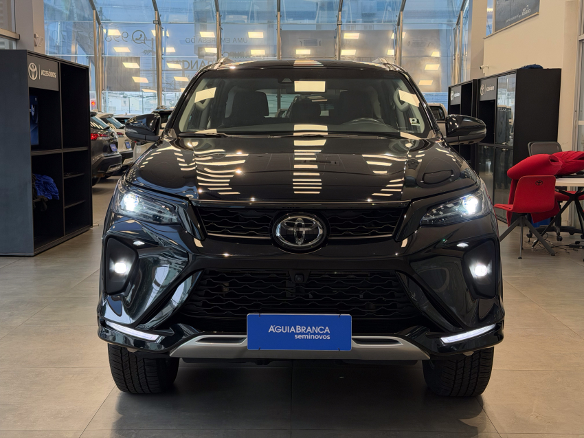 Toyota HILUX SW4 2.8 D-4D TURBO DIESEL SRX PLATINUM 7L 4X4 AUTOMÁTICO 3