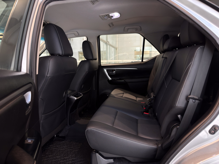 Toyota HILUX SW4 2.8 D-4D TURBO DIESEL SRX PLATINUM 7L 4X4 AUTOMÁTICO 28