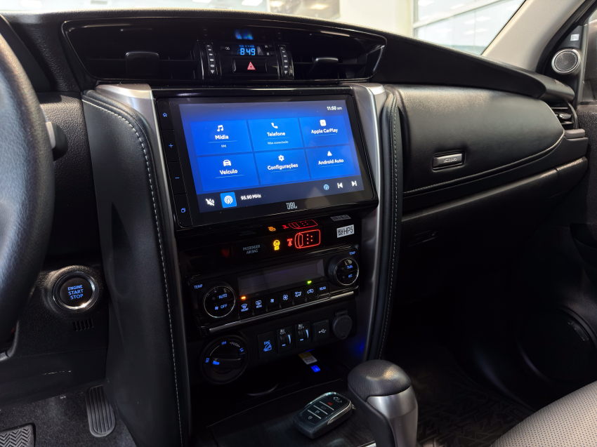 Toyota HILUX SW4 2.8 D-4D TURBO DIESEL SRX PLATINUM 7L 4X4 AUTOMÁTICO 19