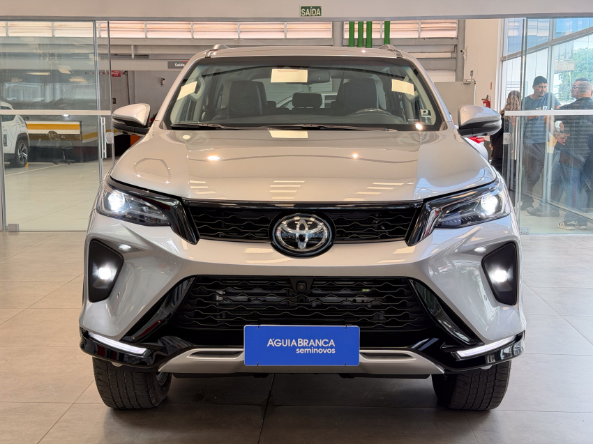 Toyota HILUX SW4 2.8 D-4D TURBO DIESEL SRX PLATINUM 7L 4X4 AUTOMÁTICO 3