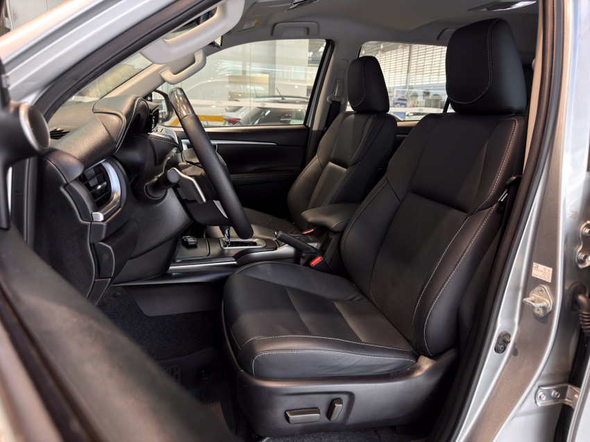 Toyota HILUX SW4 2.8 D-4D TURBO DIESEL SRX PLATINUM 7L 4X4 AUTOMÁTICO 26