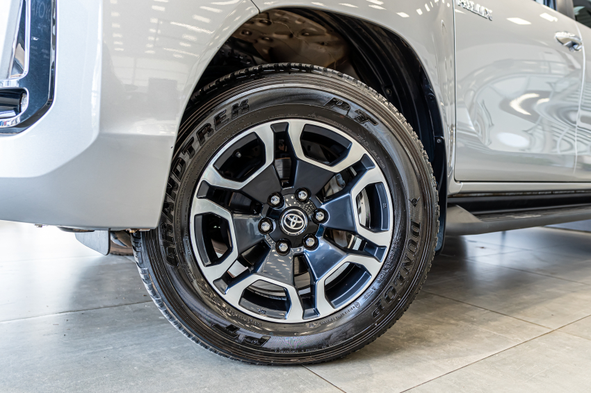 Toyota HILUX 2.8 D-4D TURBO DIESEL CD SRX 4X4 AUTOMÁTICO 2