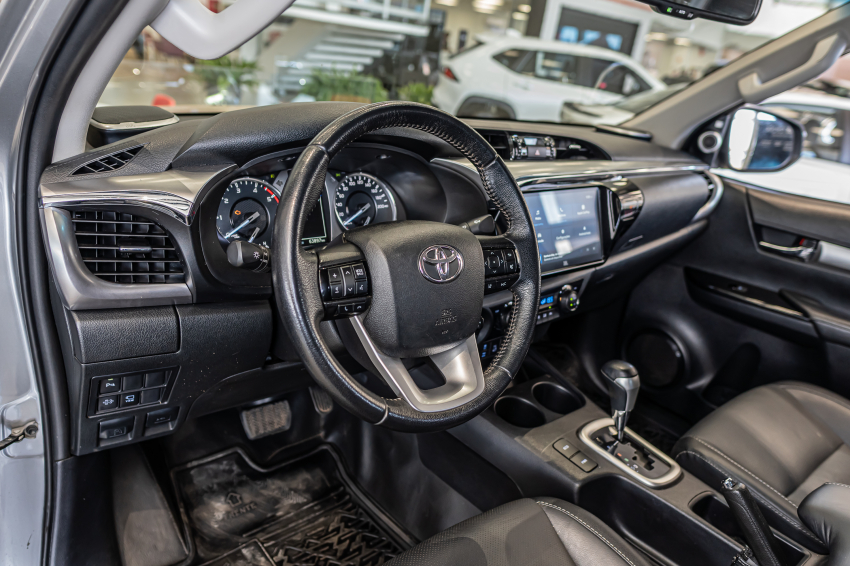 Toyota HILUX 2.8 D-4D TURBO DIESEL CD SRX 4X4 AUTOMÁTICO 13