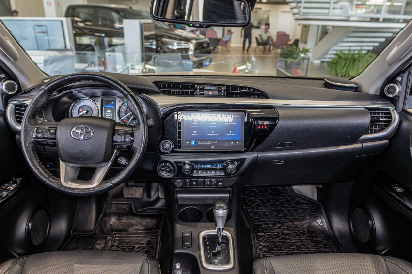 Toyota HILUX 2.8 D-4D TURBO DIESEL CD SRX 4X4 AUTOMÁTICO 14