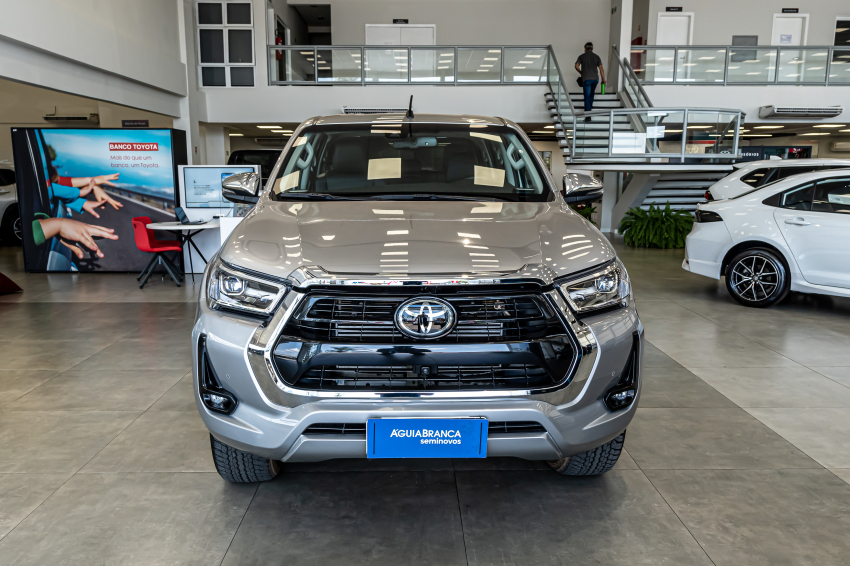 Toyota HILUX 2.8 D-4D TURBO DIESEL CD SRX 4X4 AUTOMÁTICO 3