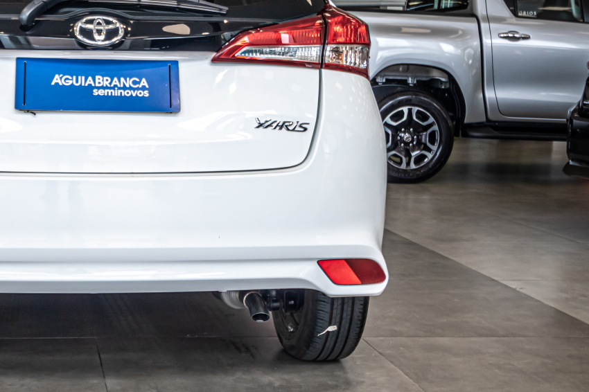 Toyota YARIS 1.5 16V FLEX XL MULTIDRIVE 9